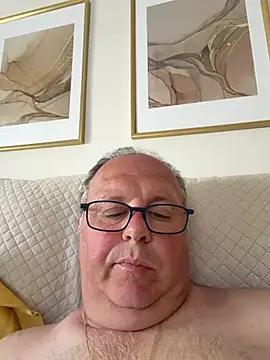 Snapshot of YachtCaptain10 chatting on May 5, 2026, 4:32 pm YachtCaptain10 online show from May 5, 2026, 4:32 pm