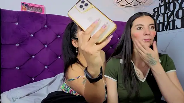 Valkiria-and-Dione online show from March 31, 2026, 8:11 pm