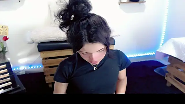 NathalialLooes online show from March 29, 2026, 5:09 am