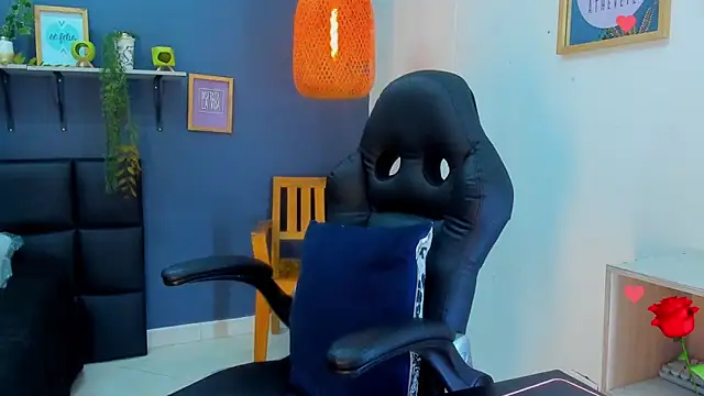 eliza pink24 online show from February 20, 2026, 9:39 pm