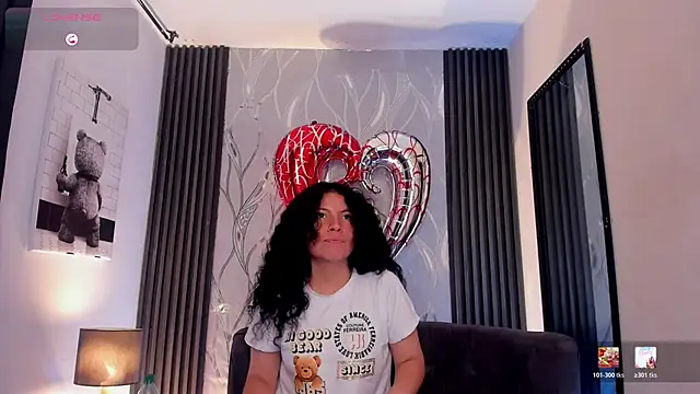 Zoe-yanin online show from February 16, 2026, 7:01 pm