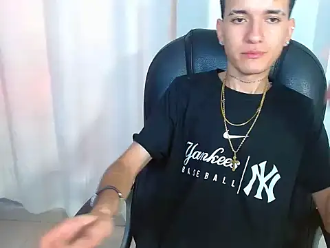 eroboyxox online show from February 25, 2026, 8:08 pm