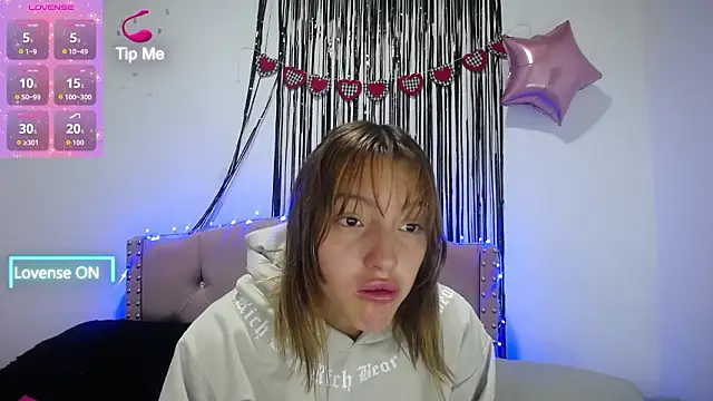 Snapshot of emily_cooper_pym chatting on March 3, 2026, 12:12 pm emily cooper pym online show from March 3, 2026, 12:12 pm