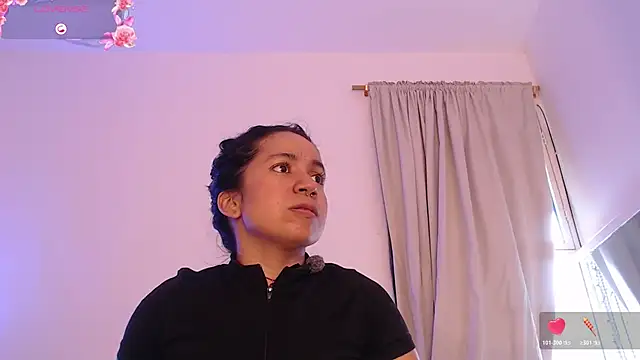 chiarafustox online show from February 5, 2026, 8:04 pm