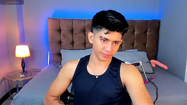 Snapshot of Thiago_Olsen chatting on February 3, 2026, 9:20 pm Thiago Olsen online show from February 3, 2026, 9:20 pm