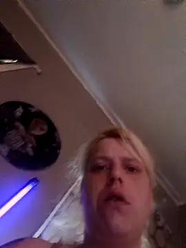 Shirley0810 online show from April 14, 2026, 4:45 pm