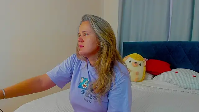 Snapshot of LilyBel chatting on June 4, 2026, 1:10 am LilyBel online show from June 4, 2026, 1:10 am