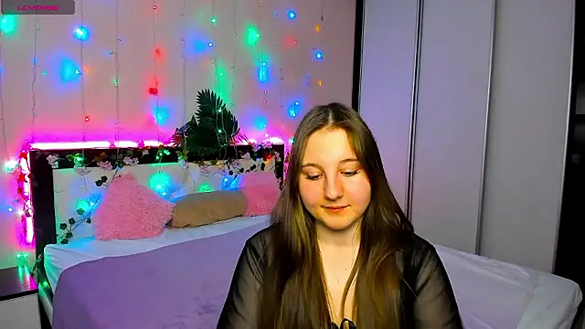 Snapshot of EvaxCharm chatting on February 12, 2026, 9:31 am EvaxCharm online show from February 12, 2026, 9:31 am