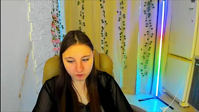 Snapshot of EvaxCharm chatting on February 6, 2026, 4:19 am EvaxCharm online show from February 6, 2026, 4:19 am