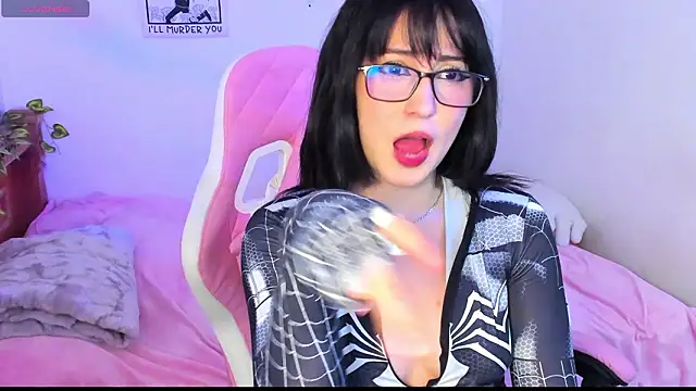 Snapshot of LoveMaki444 chatting on March 5, 2026, 5:37 am LoveMaki444 online show from March 5, 2026, 5:37 am