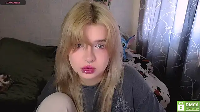 Snapshot of MoonlightGrace chatting on April 17, 2026, 11:46 am MoonlightGrace online show from April 17, 2026, 11:46 am