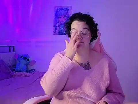 Snapshot of lunatigre4 chatting on February 7, 2026, 7:44 pm lunatigre4 online show from February 7, 2026, 7:44 pm