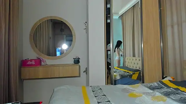 Lesyalisss online show from May 20, 2026, 8:28 pm