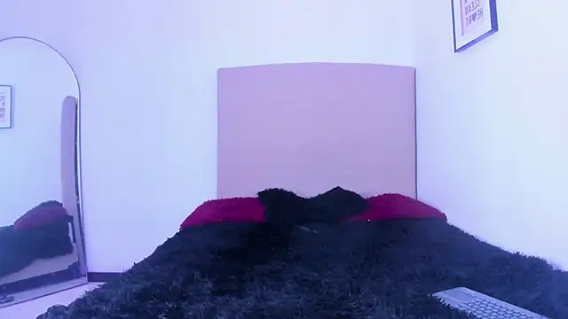 im tiffany  online show from February 19, 2026, 5:04 am