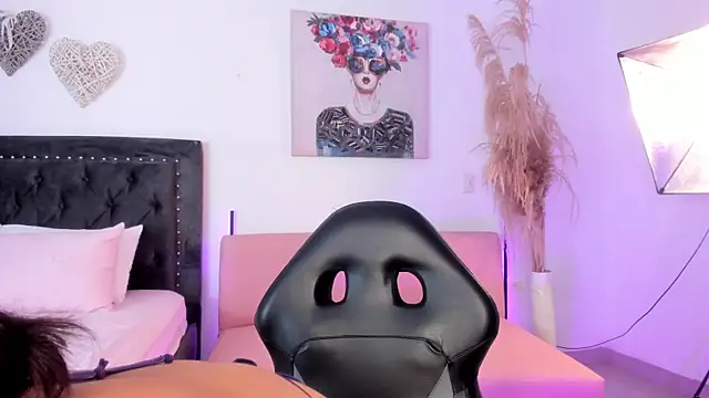 Lilyy joness online show from May 22, 2026, 12:58 pm