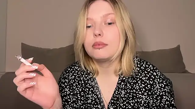 Snapshot of Ophelia_Ritz chatting on March 4, 2026, 6:26 pm Ophelia Ritz online show from March 4, 2026, 6:26 pm