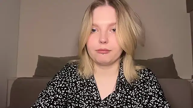 Ophelia Ritz online show from April 6, 2026, 11:17 pm