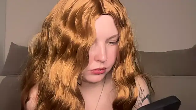 Snapshot of Ophelia_Ritz chatting on February 23, 2026, 7:03 pm Ophelia Ritz online show from February 23, 2026, 7:03 pm