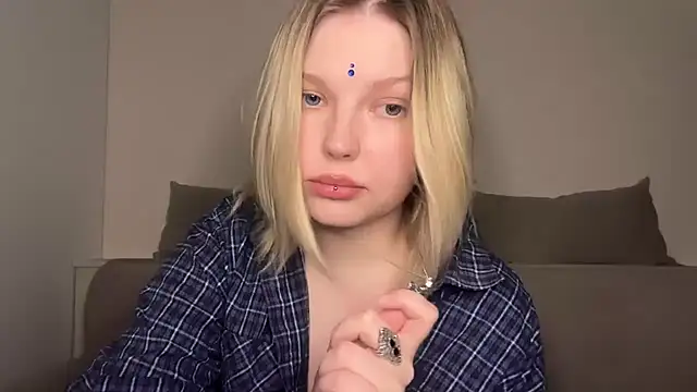 Ophelia Ritz online show from April 10, 2026, 9:44 pm