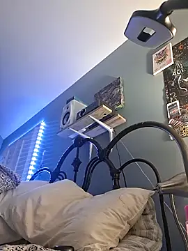 Snapshot of TrndSettr chatting on February 16, 2026, 6:45 am TrndSettr online show from February 16, 2026, 6:45 am