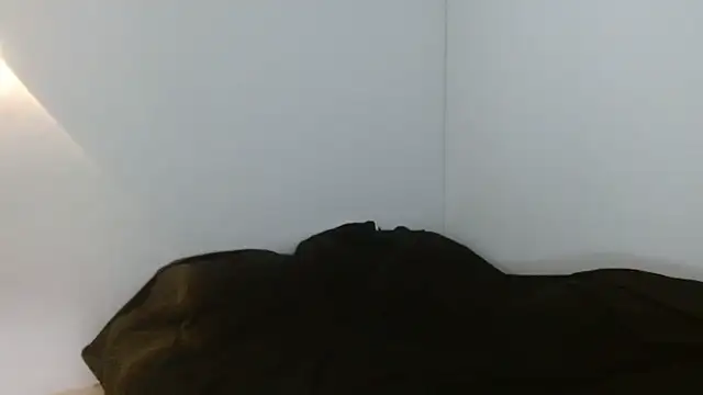 sensualstryp online show from May 26, 2026, 4:32 am