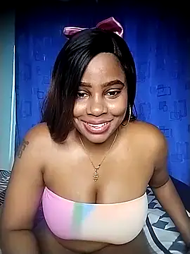 Snapshot of LUCIA-FERRERO chatting on March 13, 2026, 8:25 pm LUCIA-FERRERO online show from March 13, 2026, 8:25 pm