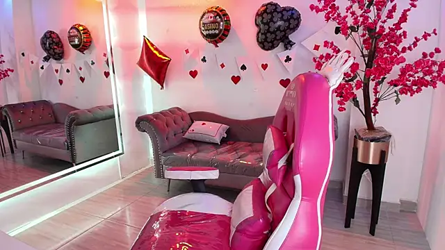 Snapshot of Zoe_18T chatting on February 17, 2026, 7:33 pm Zoe 18T online show from February 17, 2026, 7:33 pm