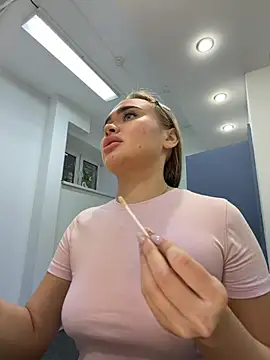 MonicaWestt online show from June 5, 2026, 7:03 am