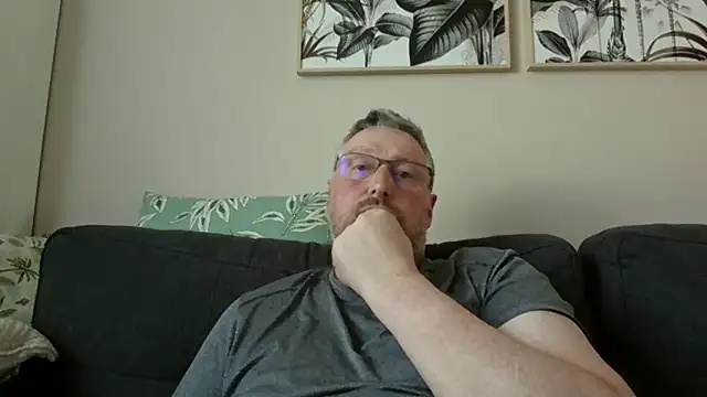 doudou310 online show from March 24, 2026, 4:18 pm