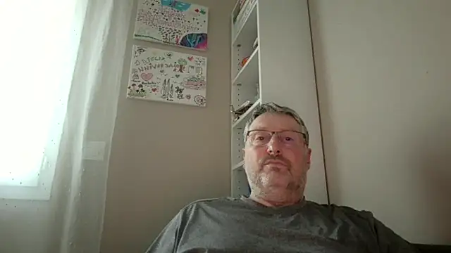 doudou310 online show from February 26, 2026, 5:02 pm