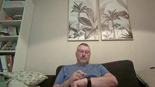 doudou310 online show from March 15, 2026, 4:52 am