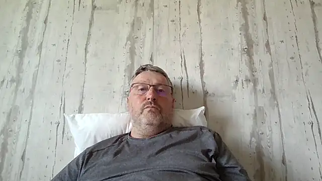 doudou310 online show from April 4, 2026, 3:51 pm