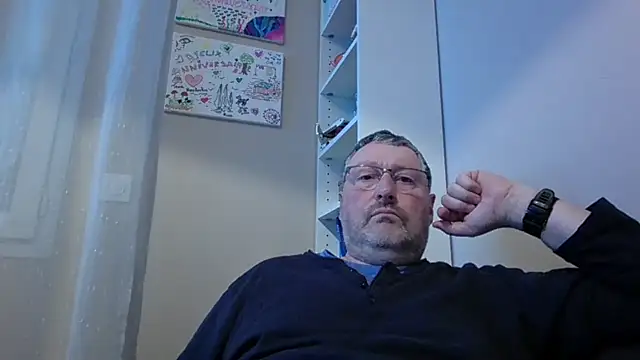 doudou310 online show from February 16, 2026, 4:55 am