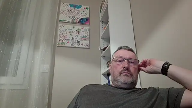 doudou310 online show from March 8, 2026, 2:48 am