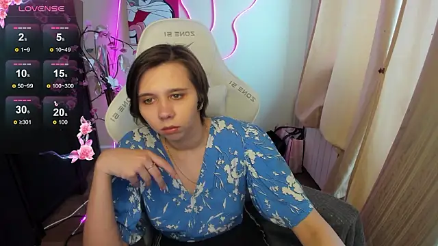 Scarlet Sirenn online show from February 17, 2026, 8:33 am