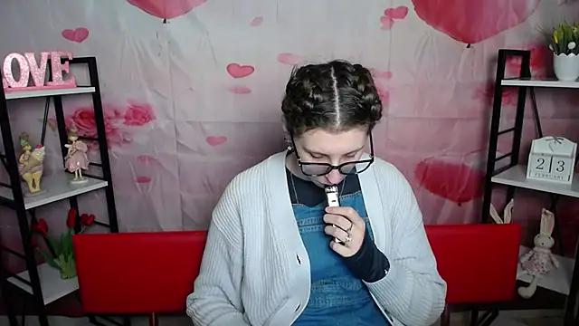 Snapshot of LilianaShine chatting on February 23, 2026, 6:14 am LilianaShine online show from February 23, 2026, 6:14 am