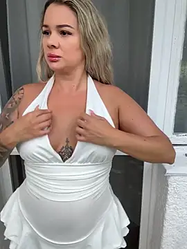 sexybatwomen33 online show from May 25, 2026, 5:51 am