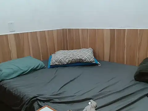 LatinLeone online show from April 17, 2026, 7:28 pm