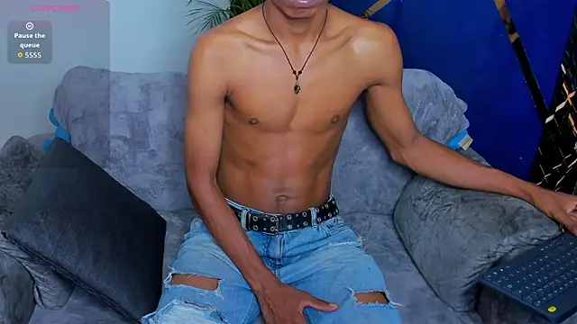 Snapshot of Walkers05 chatting on July 13, 2026, 3:33 pm Walkers05 online show from July 13, 2026, 3:33 pm
