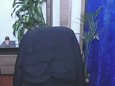  noahdiaz online show from February 15, 2026, 4:24 am