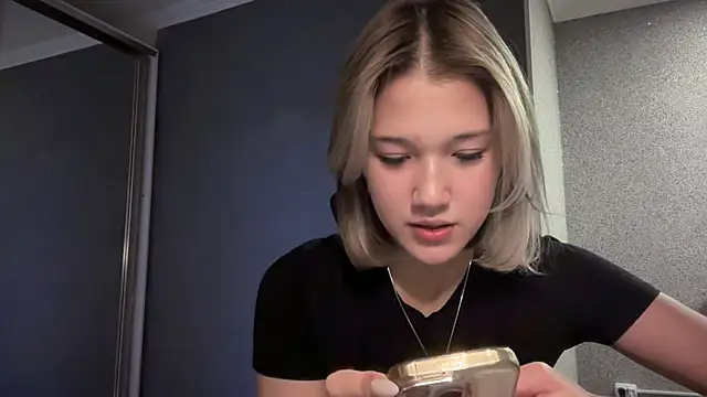 lilXdomiii online show from March 17, 2026, 1:25 pm