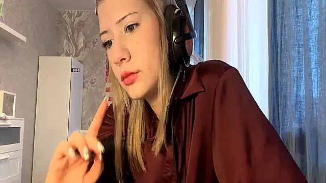 LadyFoxLove online show from February 26, 2026, 11:32 am