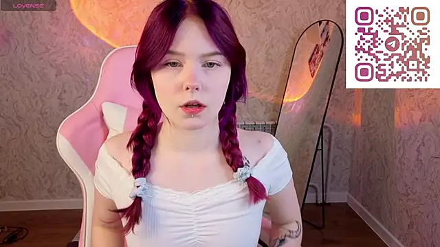 Julia Anis online show from April 12, 2026, 1:09 am