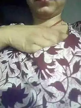 Julilodhi8695 online show from April 18, 2026, 9:04 pm