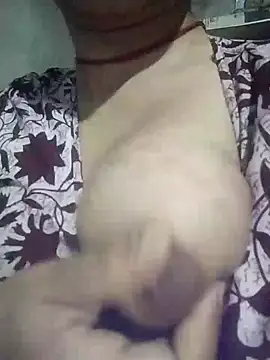 Julilodhi8695 online show from April 18, 2026, 5:59 pm