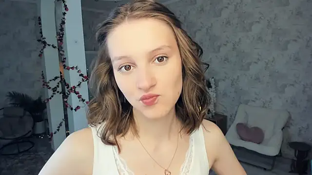 LianneBynon online show from February 15, 2026, 8:02 am