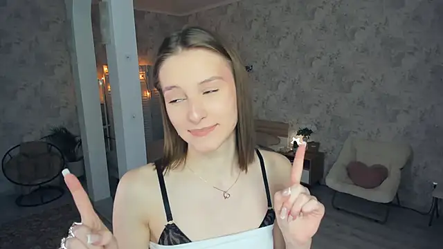 Snapshot of LianneBynon chatting on June 10, 2026, 8:26 am LianneBynon online show from June 10, 2026, 8:26 am