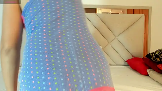 Snapshot of AmberQueen1 chatting on February 4, 2026, 12:11 pm AmberQueen1 online show from February 4, 2026, 12:11 pm