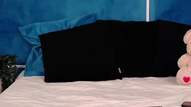 Snapshot of EllaBubbles chatting on February 7, 2026, 7:16 am EllaBubbles online show from February 7, 2026, 7:16 am