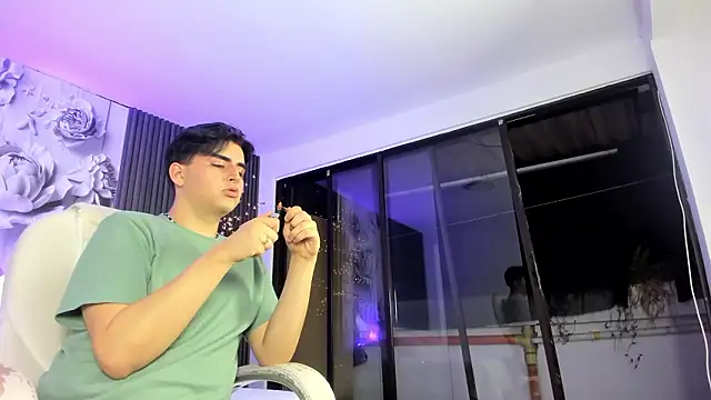 noahWolff  online show from February 21, 2026, 4:36 am